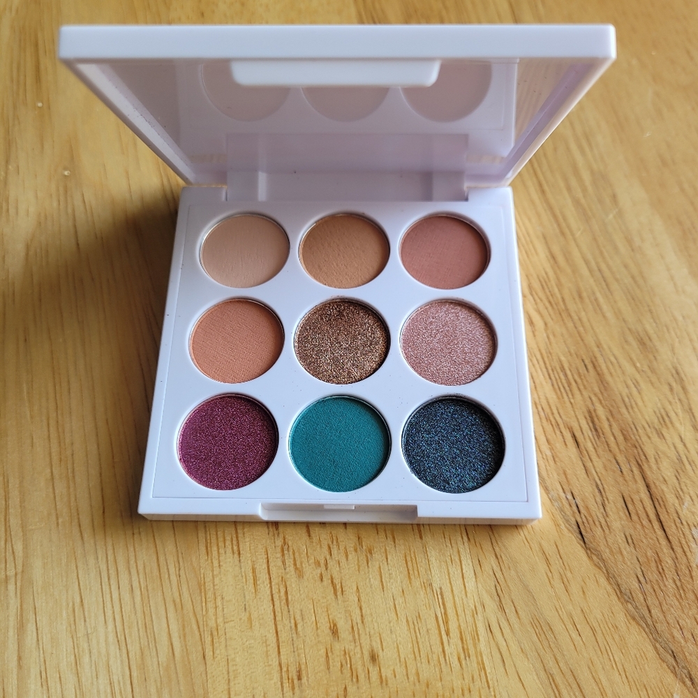 CHICA BEAUTY Mini Fiesta Eyeshadow Palette